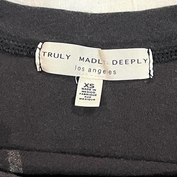 Truly Madly Deeply Black Japan Graphic T-shirt (XS) - Picture 4 of 4